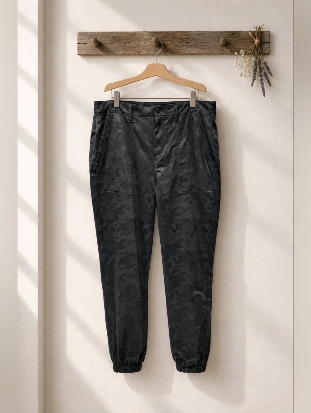 Liverpool L.A. Women's Tonal Black Camo Joggers W/Zip Ankles Sz 14/32